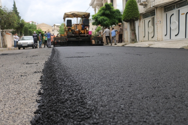 بازديد تيم مديريت شهري از پروژه روكش آسفالت خيابان نيما